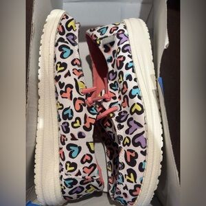 NWT HEY DUDES youth size 2 Wendy white colorful leopard print